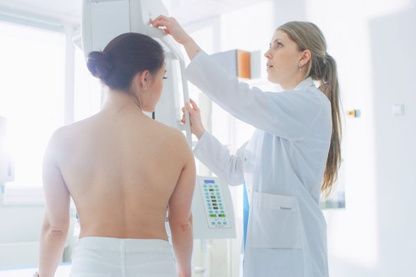 7 semne timpurii de cancer pe care 90% dintre oameni le ignoră