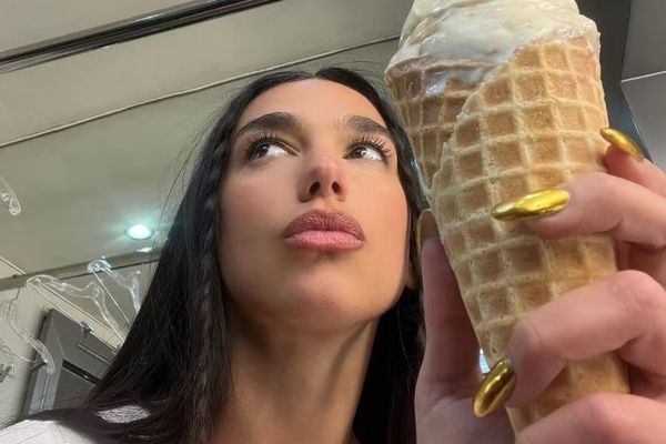 Unghiile cromate sunt noul trend văzut la vedete