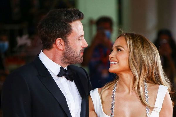 Jennifer Lopez şi Ben Affleck s-au logodit din nou după 20 de ani. Cum arată inelul primit de divă de la viitorul ei soț