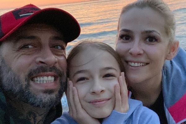 CRBL și familia au revenit în România. Motivul pentru care s-au întors acasă mai repede decât trebuia