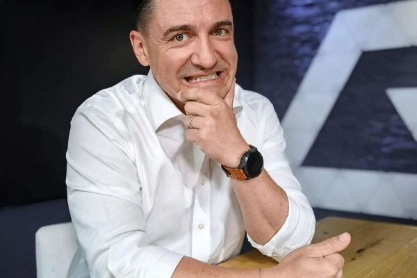 George Buhnici își cere scuze: „Iertați-mă, doamnelor! Am vorbit ca un mârlan”