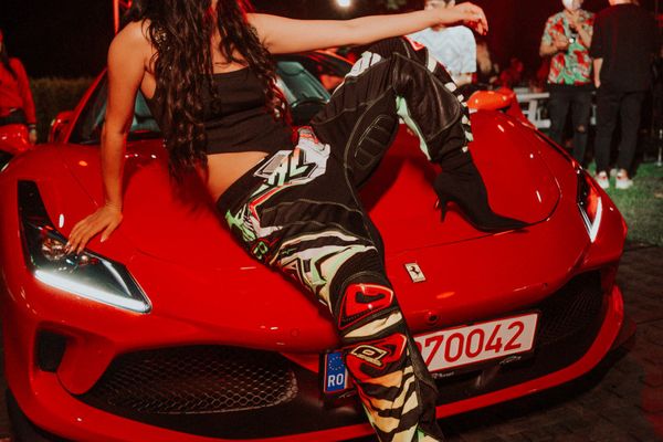 Inna, pe lista neagră a Ferrari?! Ce a făcut artista