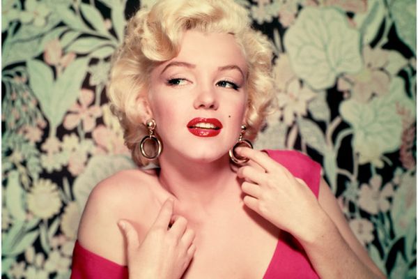 Tehnica Marilyn Monroe: trucul care deschide ochii și lungește genele