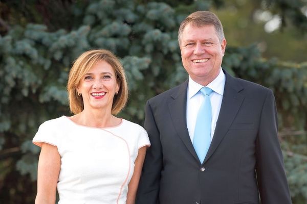 Cum s-a îmbrăcat Carmen Iohannis la funeraliile Reginei Elisabeta a II-a