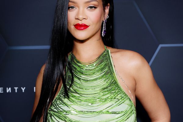 Rihanna, revenire în industria muzicală! Va cânta în pauza Super Bowl