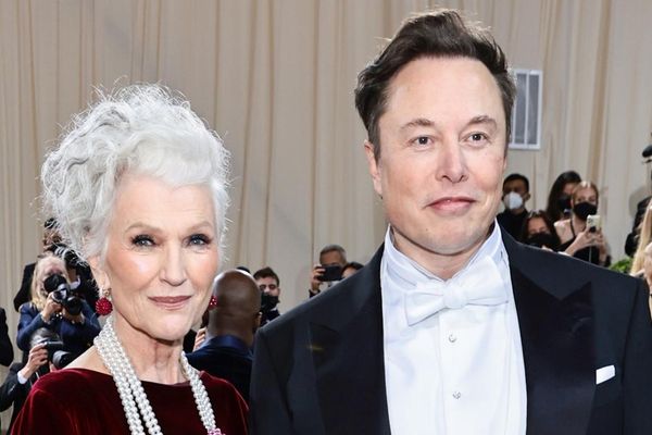 Mama lui Elon Musk vine în România. Ce va face Maye Musk la București