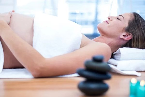 Ce tratamente de înfrumusețare sunt sigure în timpul sarcinii