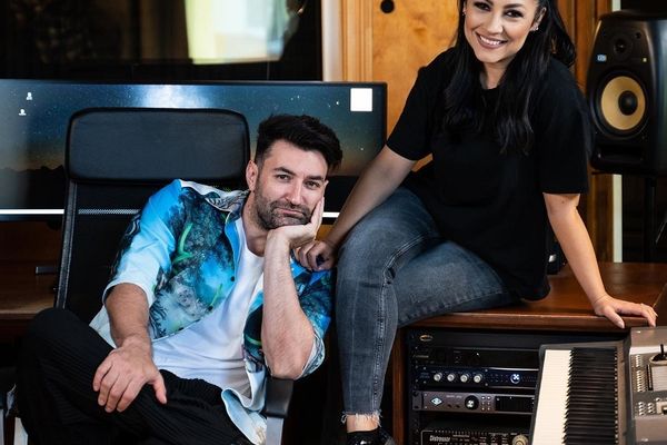 Andra şi Smiley au lansat prima lor piesă împreună – VIDEO