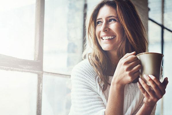 Spălatul pe dinți după cafea poate dăuna sănătății orale: cât timp să aștepți înainte de a folosi periuța de dinți