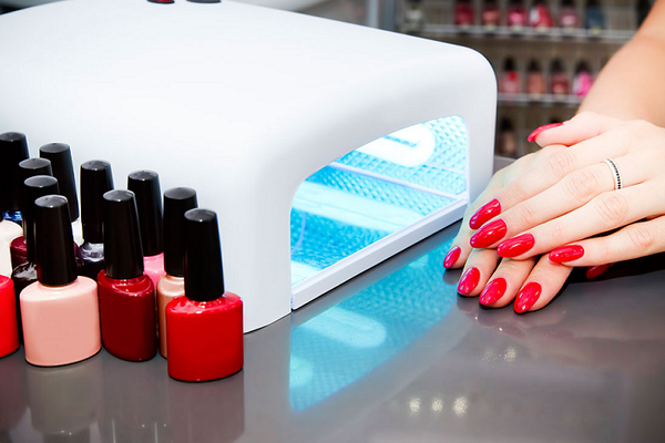 Pericolul lămpilor UV pentru uscarea manichiurii cu gel