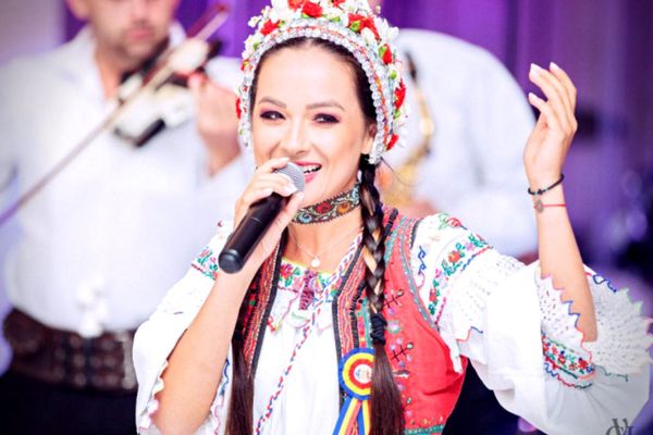 Motivul pentru care Vlăduța Lupău și-a pus hainele la vânzare. Fanii sunt foarte revoltați