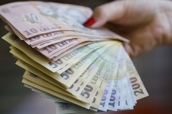 Bani în plus pentru mai multe categorii de români, de la 1 martie 2023!