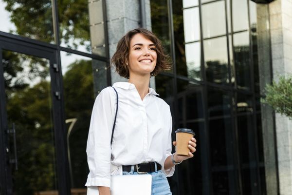 10 moduri de a te îmbrăca la modă fără să-ți cheltuieşti întregul salariu pe haine și pantofi