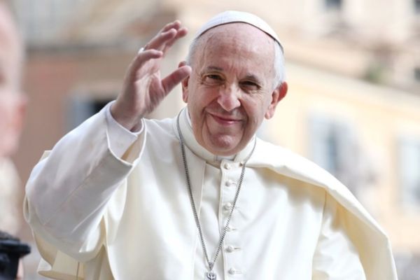 Papa Francisc critică discriminarea femeilor: „Ele sunt cele care duc lumea înainte, ele conduc”