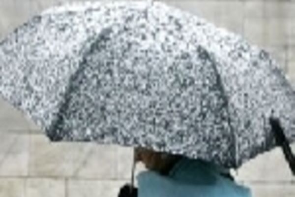 Meteorologii Accuweather anunță când vine iarna în București. Câte zile ninge