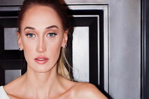 PRIMA IMAGINE CU ILONA BREZOIANU ÎNSĂRCINATĂ