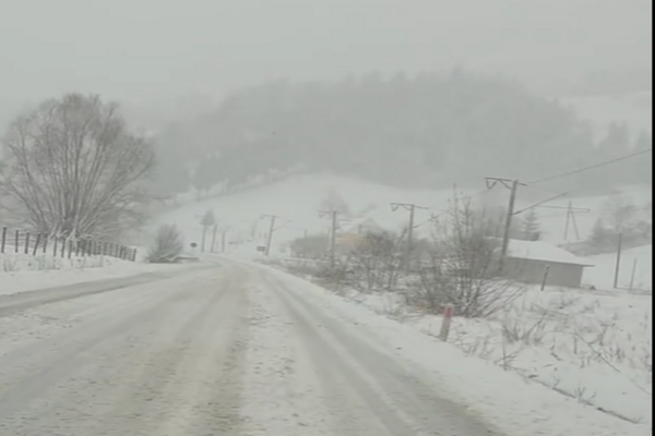 Iarna se reîntoarce în România! Un nou ciclon aduce ploi, lapoviță și ninsoare