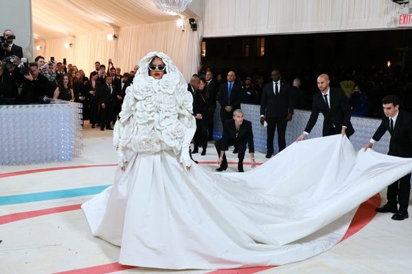 Met Gala 2023: Vedetele l-au sărbătorit pe Karl Lagerfeld. Cum a arătat covorul roșu