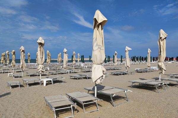 Cât te costă să închiriezi un șezlong în minivacanța de Rusalii