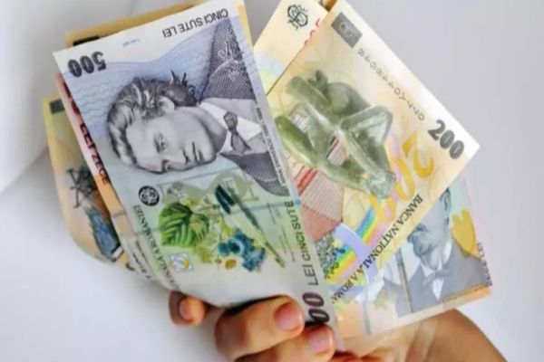 Salariul minim pe economie ar putea creşte la 3.800 de lei în 2024. Cu cât s-ar mări taxele