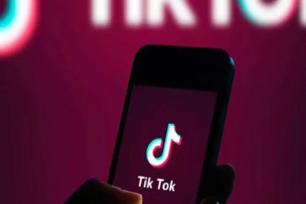 Utilizarea excesivă a platformelor TikTok și Instagram poate duce la degradarea creierului