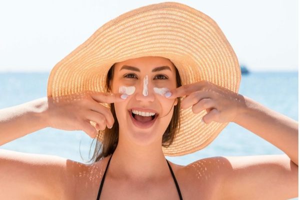 „PIELEA DEJA BRONZATĂ NU SE MAI ARDE” - MITURI ALE GENERAȚIEI Z DESPRE PROTECȚIA SOLARĂ