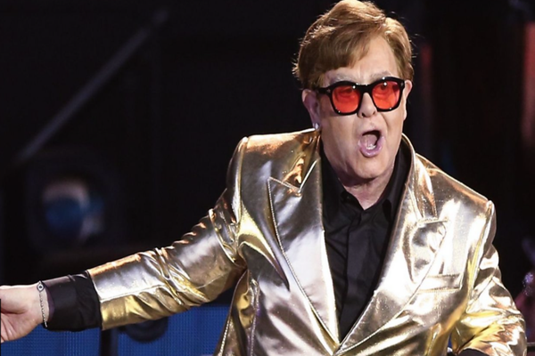 Elton John a susţinut ultimul lui concert în Regatul Unit