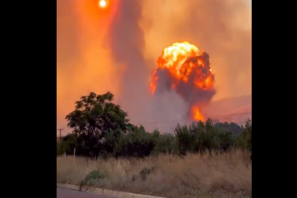 Un depozit de muniții din orașul Volos a luat foc și a explodat