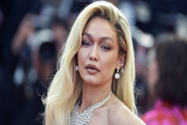 Gigi Hadid, probleme cu justiția. A fost săltată de polițiști chiar pe aeroport