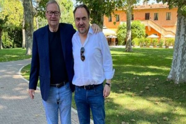 Bobby Păunescu, întâlnire de senzație cu Milt Bearden, fost șef CIA pe Europa și fosta Uniune Sovietică, cu care lucrează la filmul românesc „Fantomele” despre spionii profund conspirați din anii ‘70