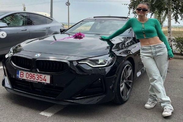 Alexia Eram și-a cumpărat mașina visurilor ei. A plătit-o din proprii bani