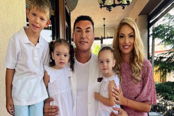 Cristi Borcea și Valentina Pelinel au ajuns ținta ironiilor pe internet, după ce fotomodelul a publicat câteva fotografii cu ei doi