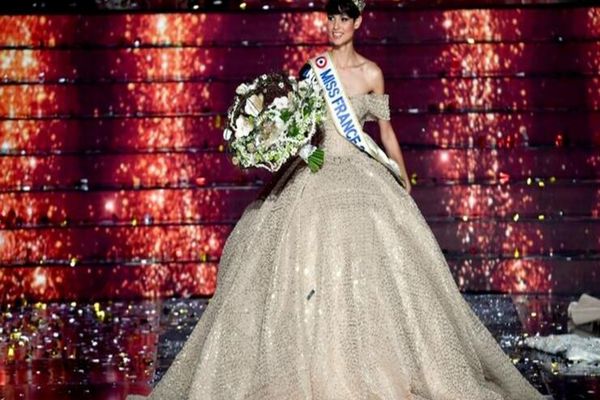 Detaliul remarcat la Miss Franța 2024. De ce este specială câștigătoarea trofeului