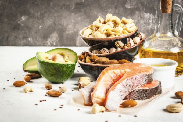 Chiar ar trebui să mâncăm mai multe grăsimi când este foarte frig?