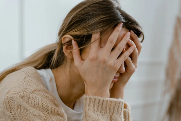 CE CE ÎNTÂMPLĂ CU PIELEA TA CÂND EȘTI STRESAT