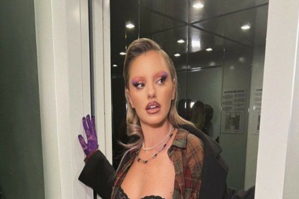 Alexandra Stan și-a oficializat relația cu toboșarul ei
