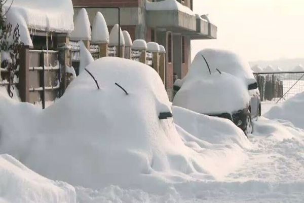 Amenda pe care o primesc șoferii care circulă cu maşina acoperită de zăpadă