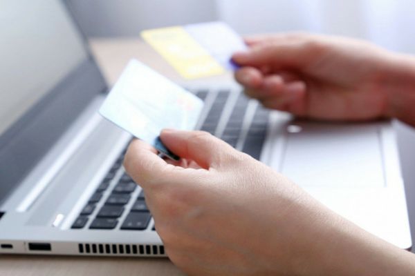 Atenţie la un nou tip de înşelăciune online! Ce să nu faci pe Facebook, TikTok sau Instagram