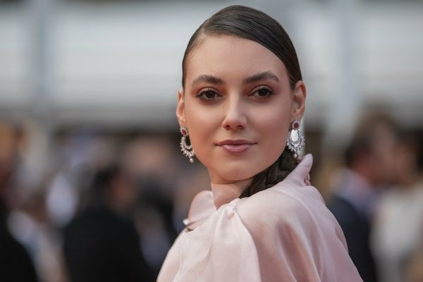 Premiile BAFTA 2024. Cum a apărut românca Andreea Cristea pe covorul roșu. A eclipsat-o pe Dua Lipa