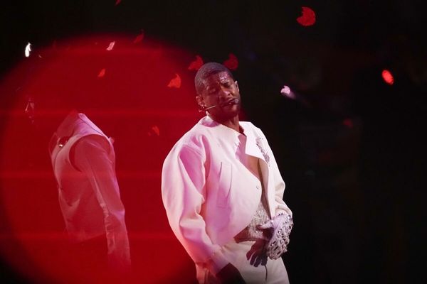 Usher s-a căsătorit la Las Vegas, imediat după spectacolul de la Super Bowl