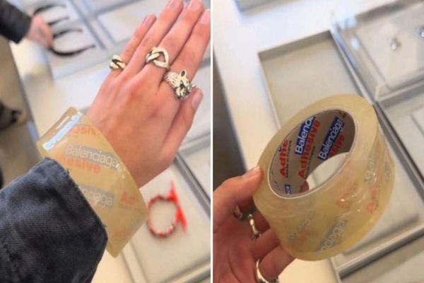 Preţul fabulos cu care se vinde o rolă de bandă adezivă pe care scrie Balenciaga