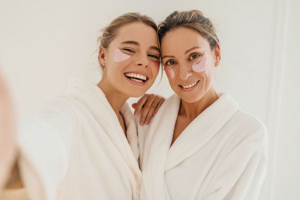 Spune „adio” ridurilor cu aceste 5 alimente ultra-eficiente pentru stimularea producției de colagen