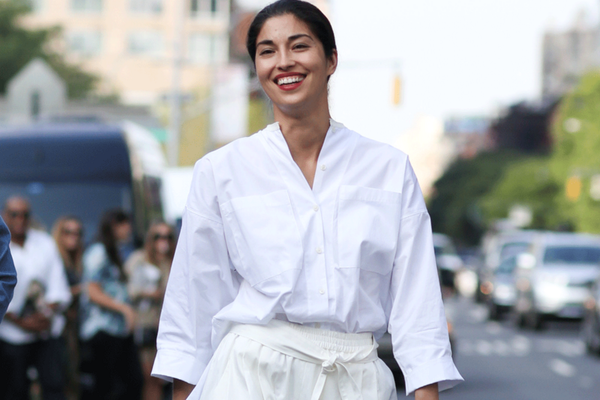 Oversize, crop, asimetric, patchwork... Cum să porți cămăși nestructurate?