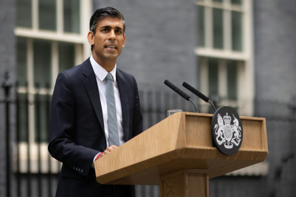 Premierul Marii Britanii anunță că va reintroduce serviciul militar obligatoriu