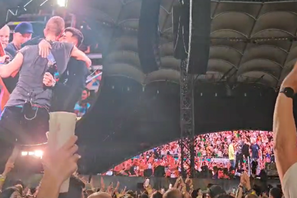 Babasha a cântat din nou pe scena Coldplay. Care a fost reacția publicului de această dată