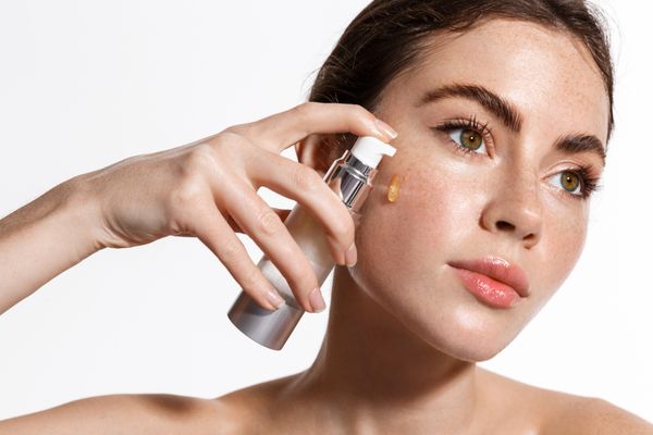 Cum să aplici protecția solară când ești deja machiată?