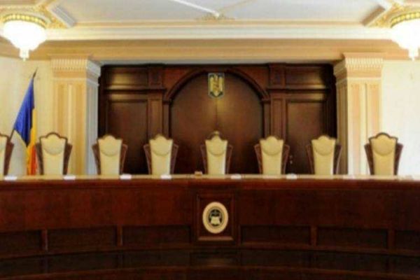 CCR amână verdictul în cazul pensiilor private