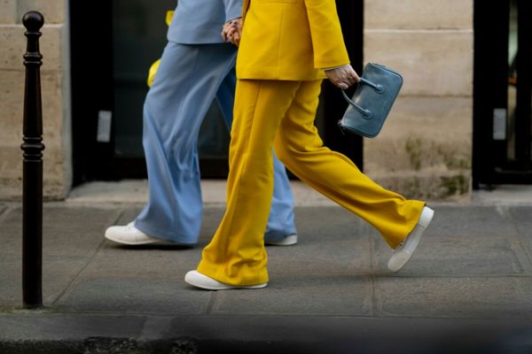 Cum să porți pantalonii de damă fluizi când este cald