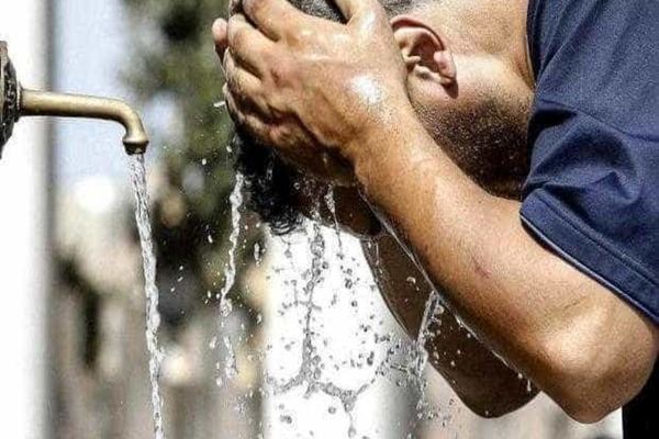 CUM NE PROTEJĂM CEL MAI BINE DE CANICULĂ