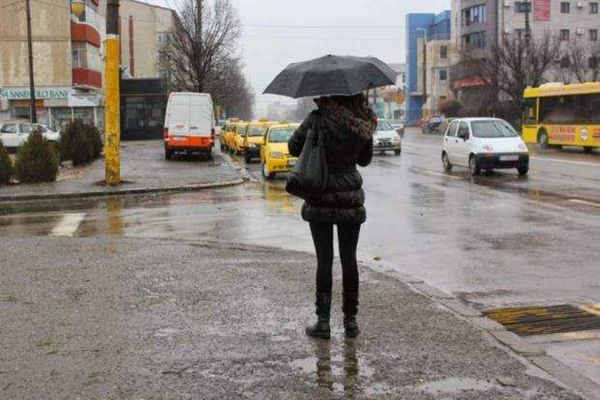 CÂND SCĂPĂM DE PLOI ȘI DE TEMPERATURILE ANORMAL DE SCĂZUTE